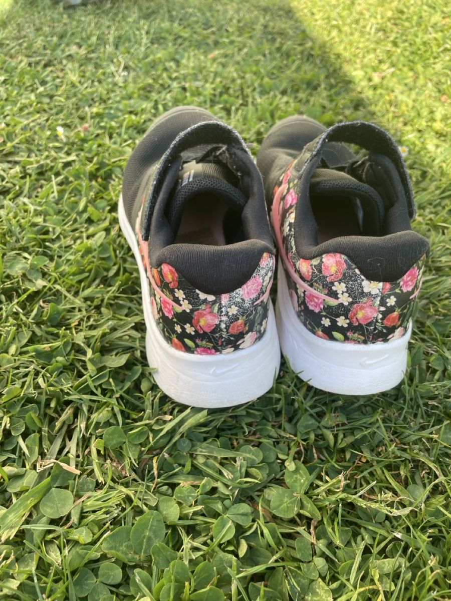 Nike Schuhe für Jungen: Shoes – Gebraucht aus Erlenbach ZH von van_st5g 1