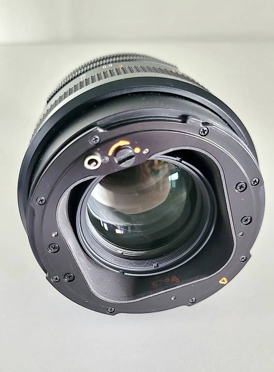 Fotocamera: Hasselblad 503cw + chargeur film + objectif  – Usato da Villars-sur-Glâne venduto da scala-x 2