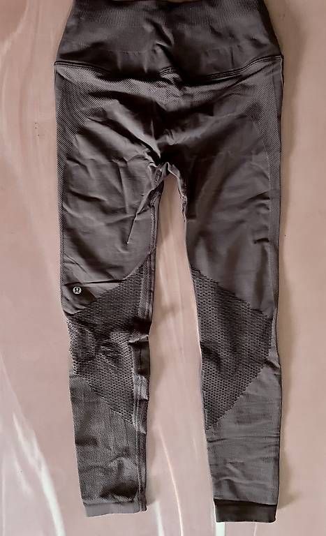 Leggings: Lululemon Leggings Grösse 4 dunkles Lila – Usato da Zürich venduto da Ineselisabeth 1