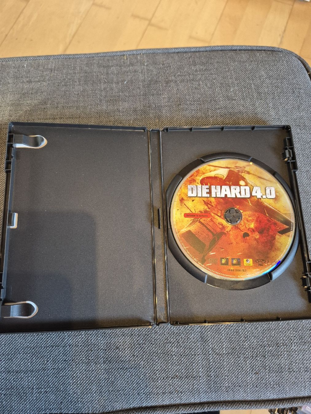 Tutti i DVDs: Die Hard 4.0 DVD Englisch/ Niederländisch – Nuovo (secondo la descrizione) da Buchs AG venduto da Gian_1902 2