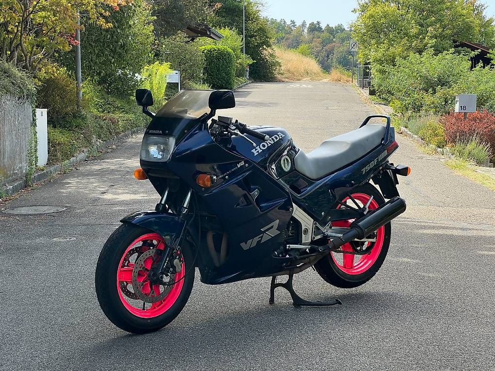 Honda Route: VFR 750 FG RC24 – Défectueux à Füllinsdorf par Oliskippy 1