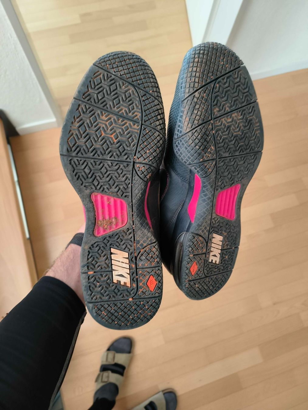 Nike Herrenschuhe: Nike Tennis Schuhe Gr. 45.5 – Gebraucht aus Zumikon von dwl_j987 3