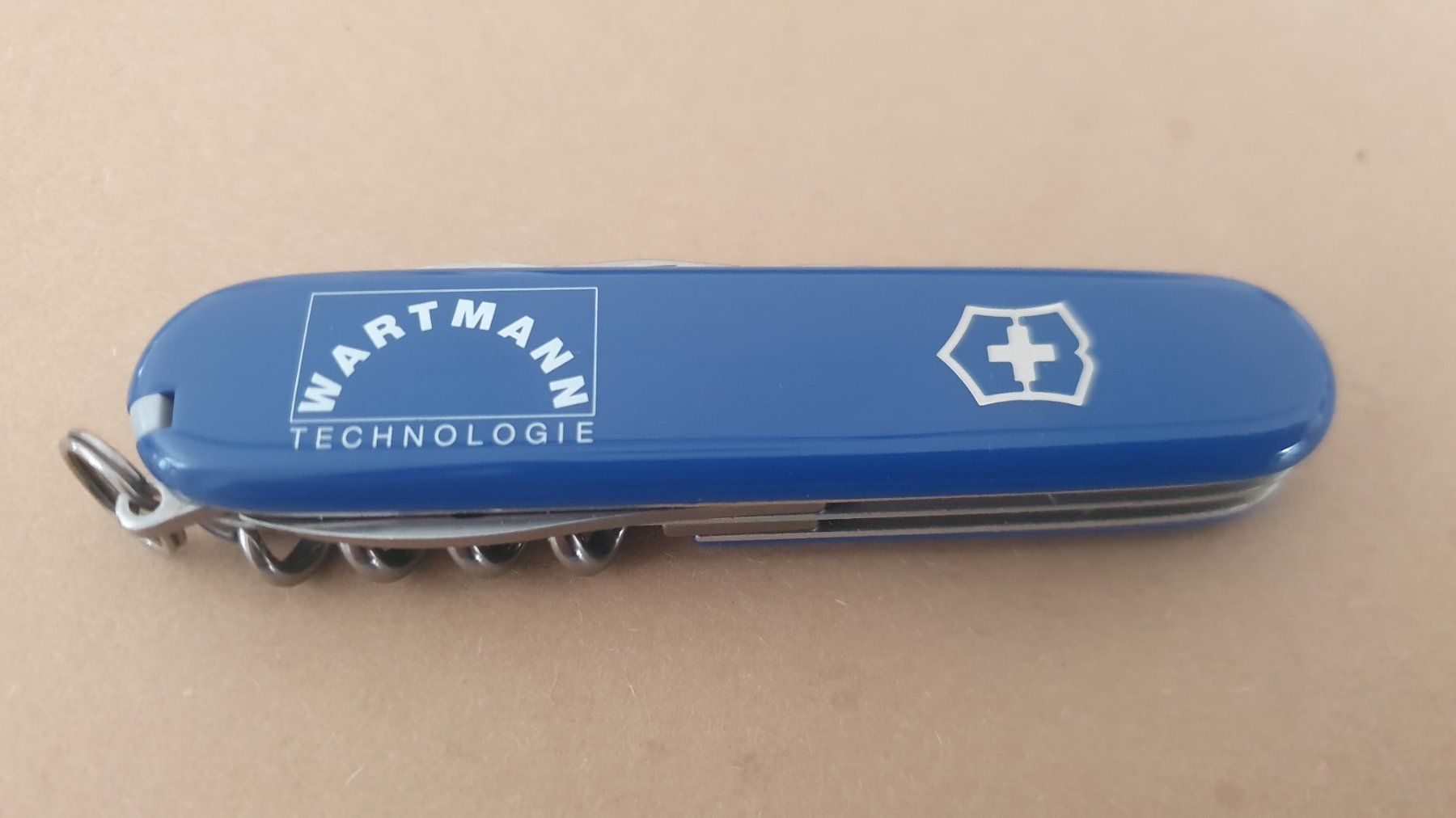 Victorinox Taschenmesser: 4 Victorinox Sackmesser mit Logo – Gebraucht aus Härkingen von MarianneSi