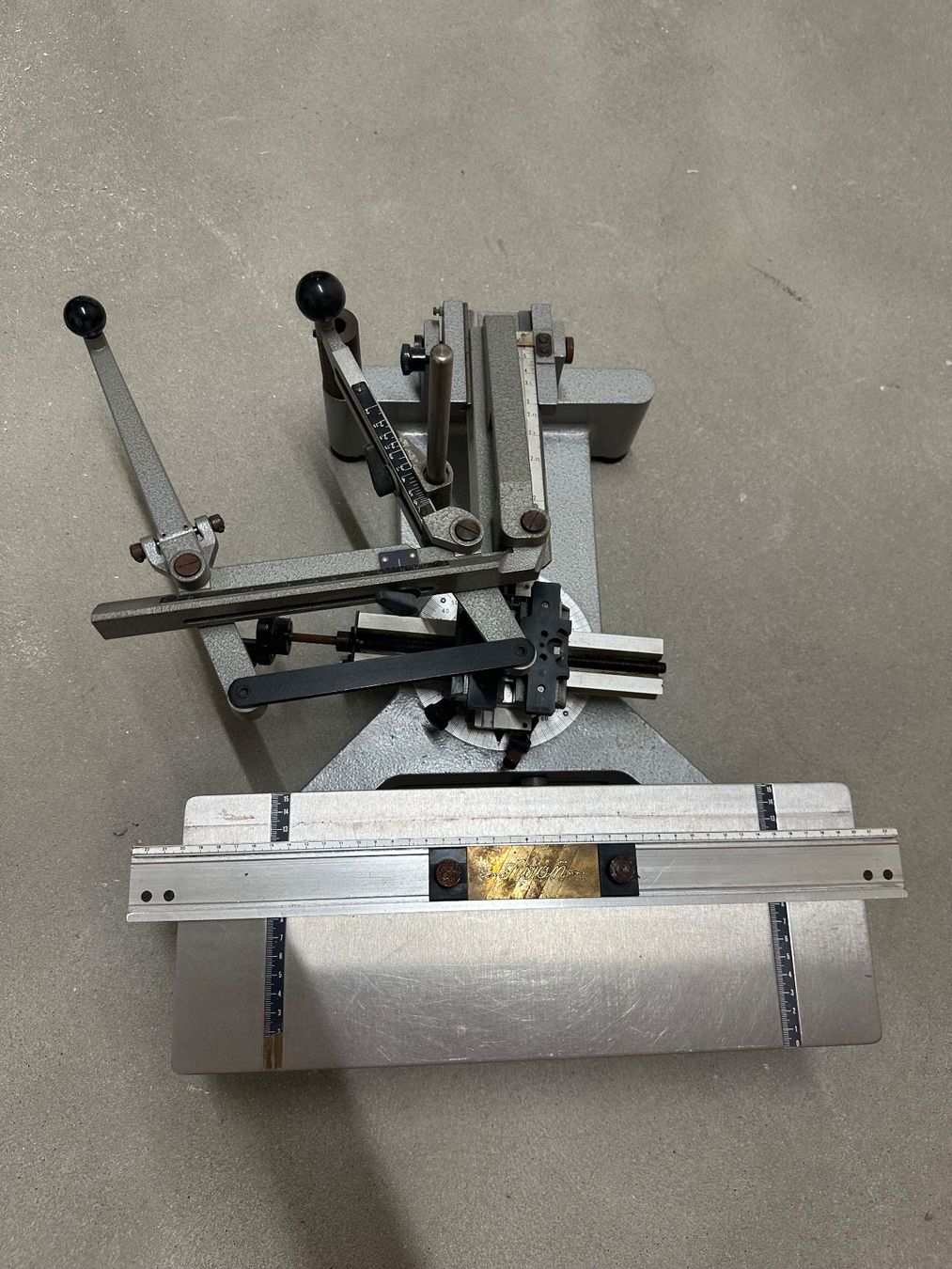 Tutte le macchine: Gravograph IM3 99742 Graviermaschine mit 4 Schriftsätzen – Usato da St. Gallen venduto da ungani