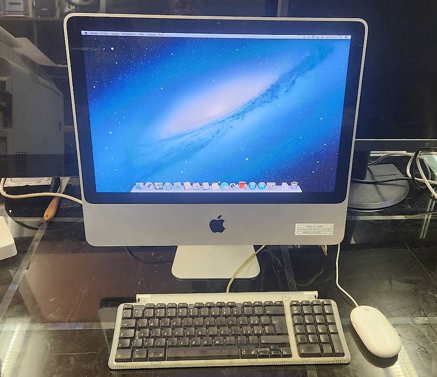 PCs: iMac 24" Mid 2009 Processeur 2.66 GHz Intel Core 2 Duo – Gebraucht aus Donneloye von ire_767q