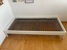 Weisses Bett mit Rost 200cm x 90cm
