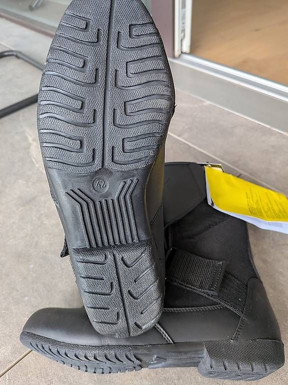 Scarpe da uomo: Motorradstiefel ROAD Grösse 42 ungebraucht – Usato da Dagmersellen venduto da Regimle 2