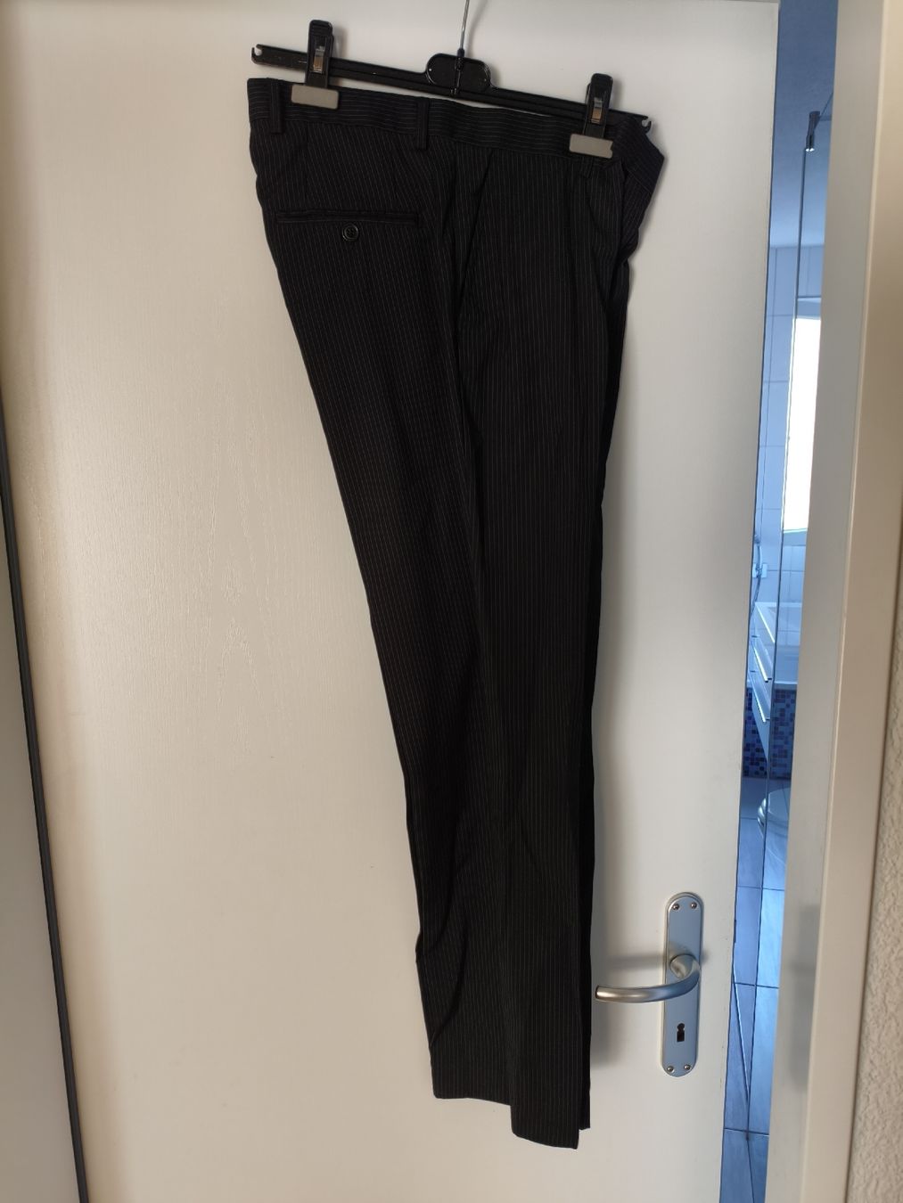 H&M Completi: H&M Herrenanzug Gr. 46, Schwarz Gestreift – Usato da Eglisau venduto da bom_z87g 3