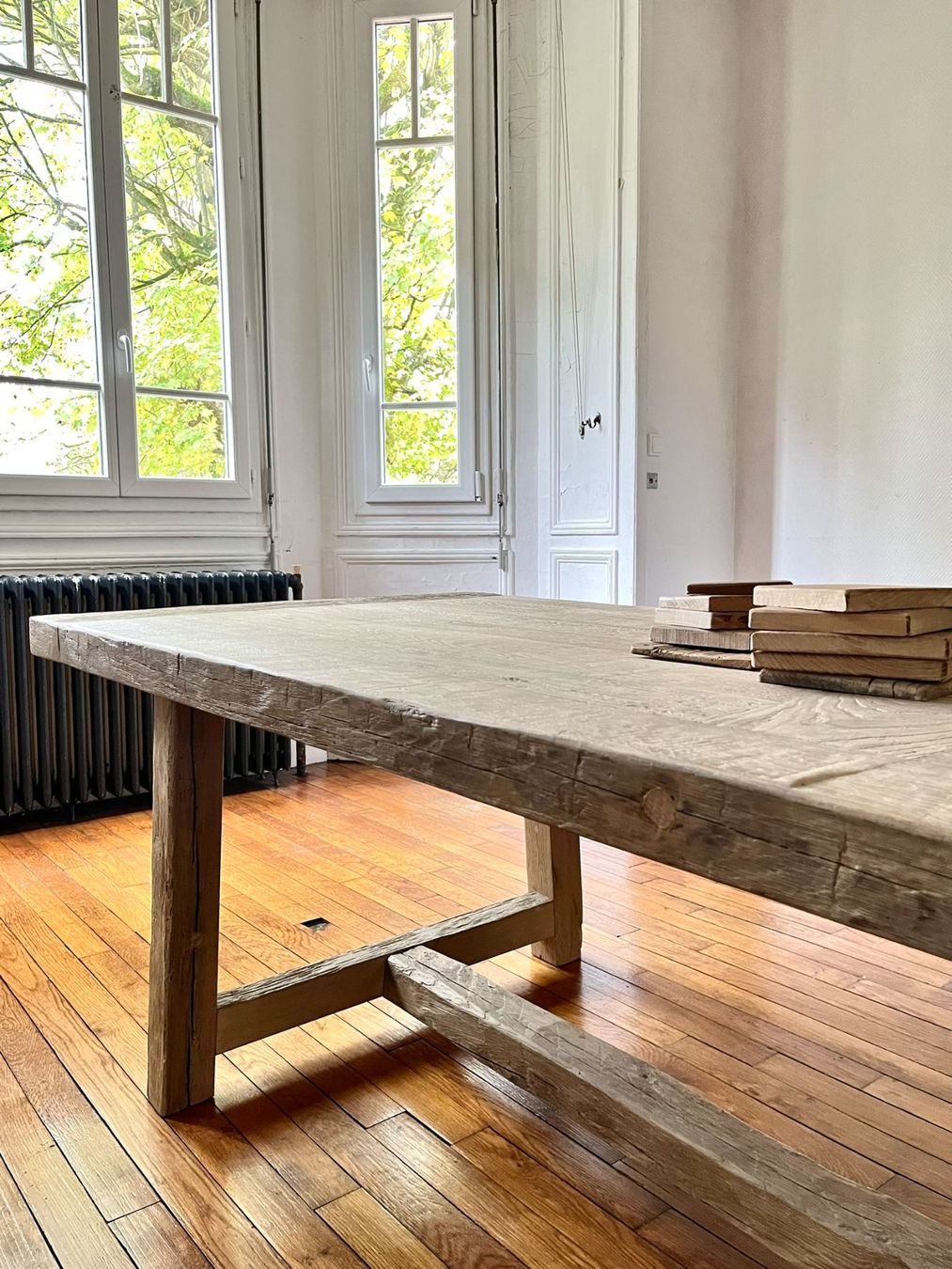 Tavoli: Massiver Bauerntisch FOUNDER – Antike Eiche – Nuovo e nell'imballaggio originale da Charleville-Mézières venduto da Follosdesign 4