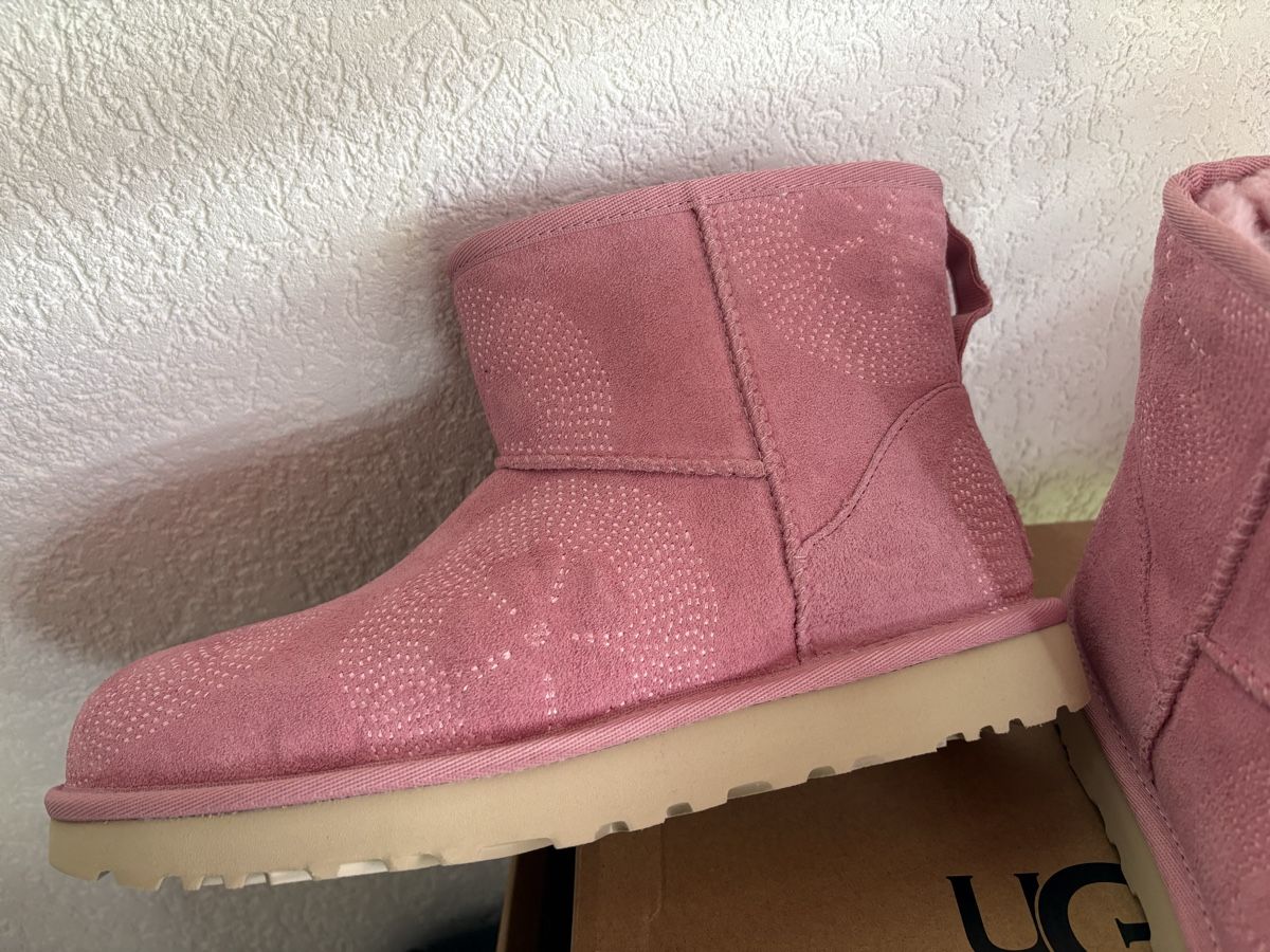 Ugg Scarpe da donna: UGG BOTTINE  NEUVE 39 ORIGINAL – Nuovo e nell'imballaggio originale da Corin de la crête venduto da Charnel49 2