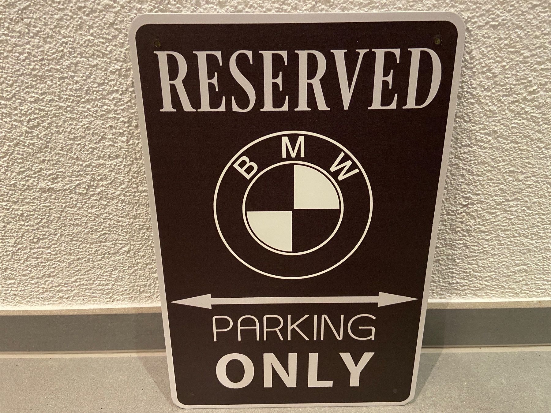 BMW Insegne: BMW PARKING ONLY SCHILD   / 1 Stück / BMW – Nuovo e nell'imballaggio originale da Seon venduto da Aaargauer01