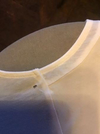 Escada Top weiss Grösse L mit kleinen Lochern 