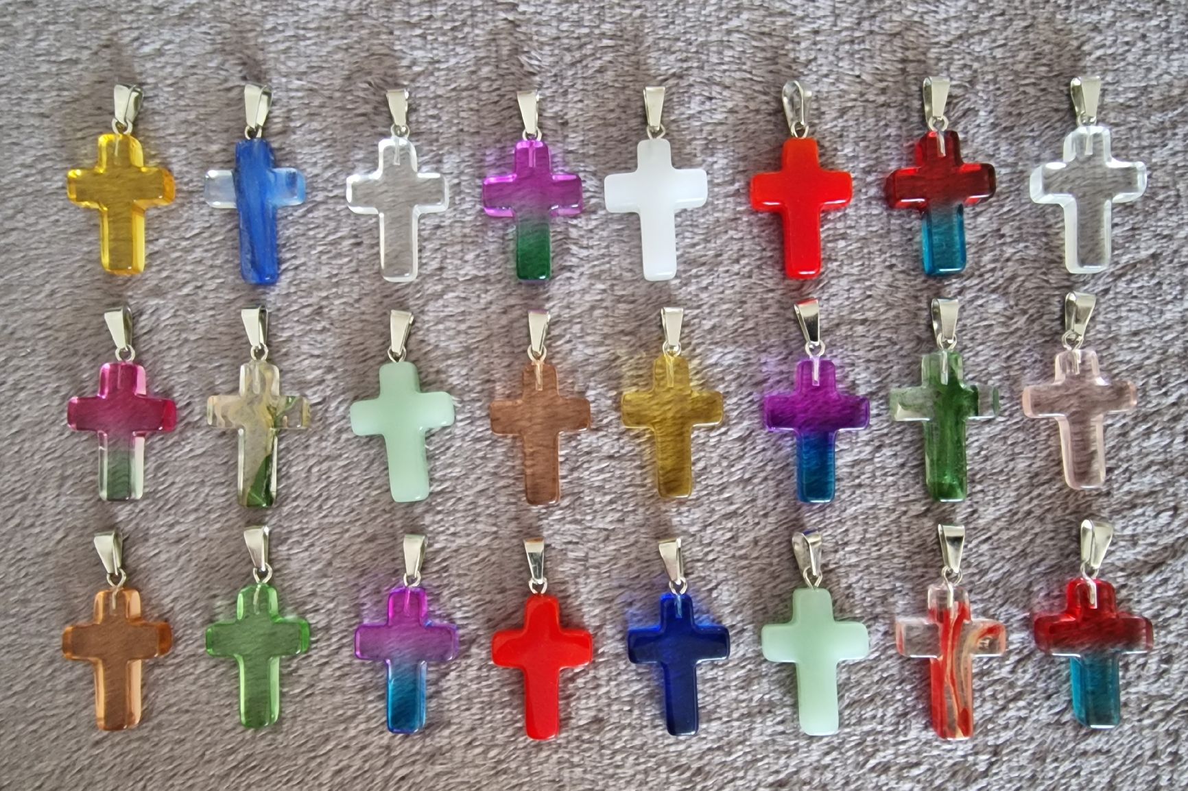 Ciondoli: Lot de 24 croix multicolores, NEUVES – Nuovo e nell'imballaggio originale da Puidoux venduto da mic_c2fh 1
