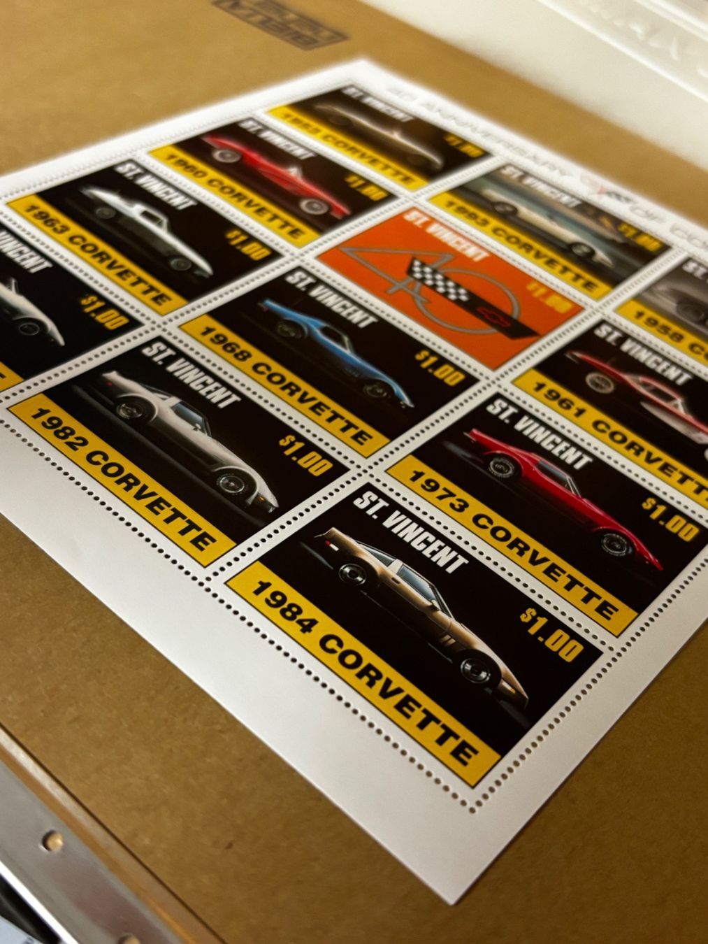 Tutti i francobolli: Chevrolet Corvette Briefmarken St. Vincent – Nuovo e nell'imballaggio originale da Zürich venduto da engebrunau 1