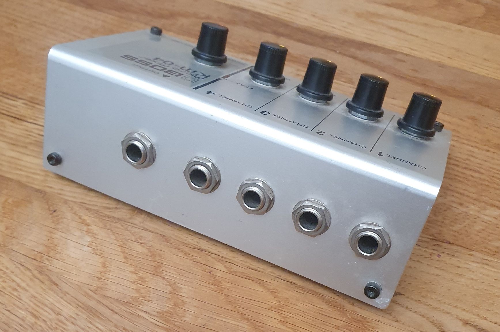 Boss Console di mixaggio: BOSS KM-04 MICRO MIXER – Usato da Pfäffikon ZH venduto da edwinstarr1 2