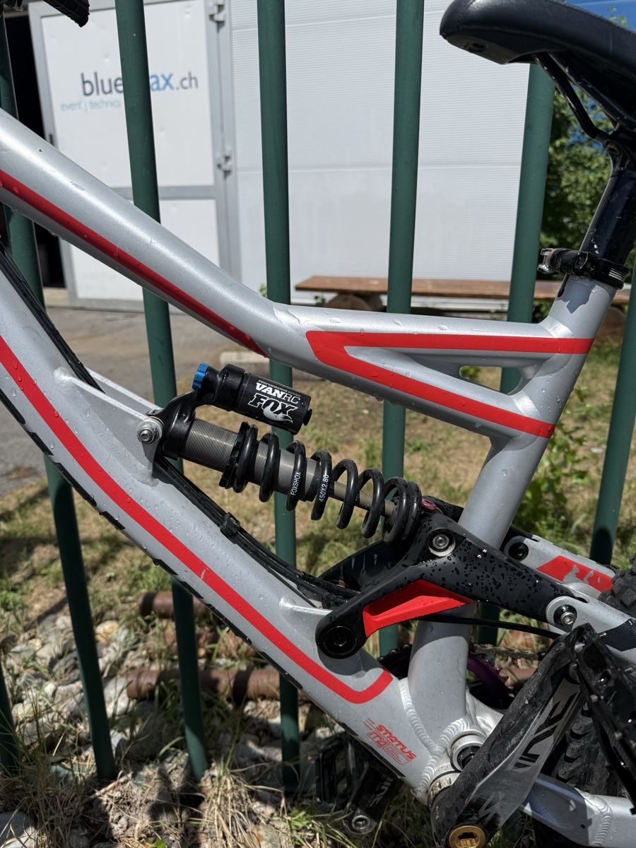 Specialized Velos: Specialized Status Downhill Velo – Gebraucht aus Unterseen von Slif00 5