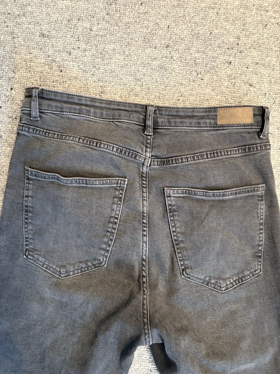 Pull&Bear Jeans: Graue Pull&Bear Jeans Damen Gr. 40 Fransen Saum Sommer – Usato da Ebertswil venduto da shushuj 4