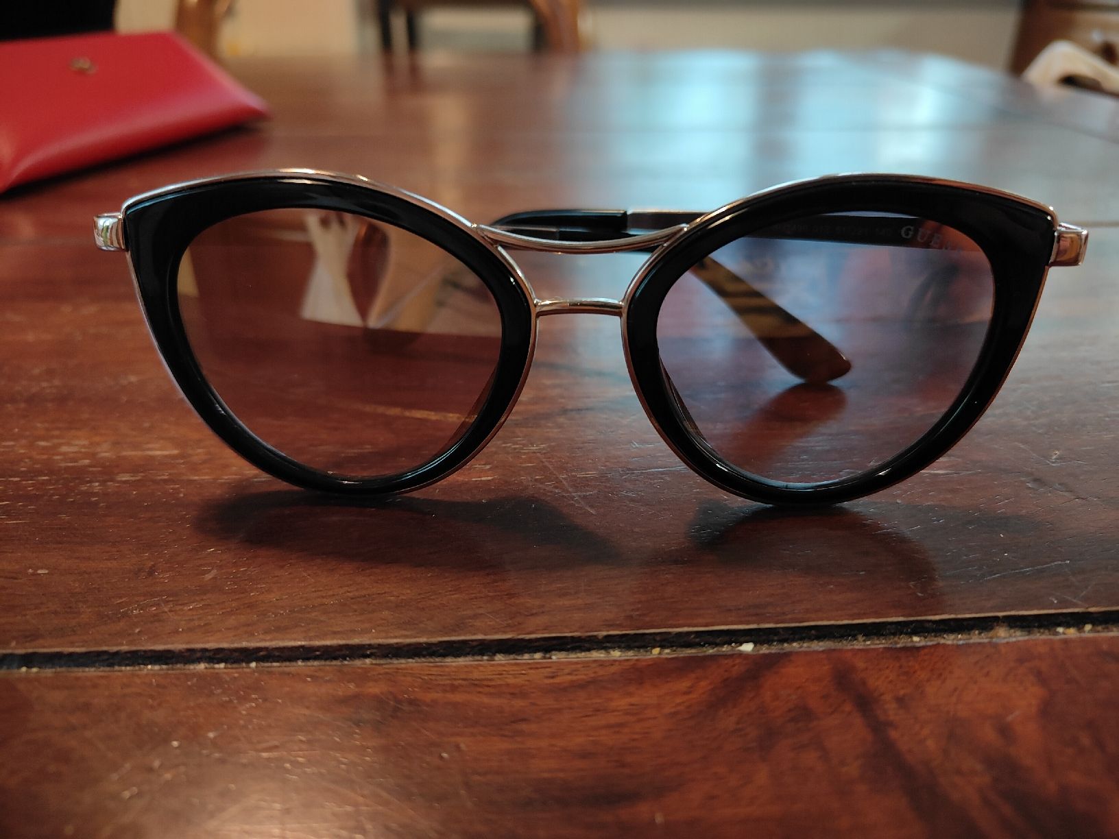 Guess Lunettes & Verres: guess sonnenbrille 140 breit – Neuf (Voir description) à Einsiedeln par TheMullets_wife 1