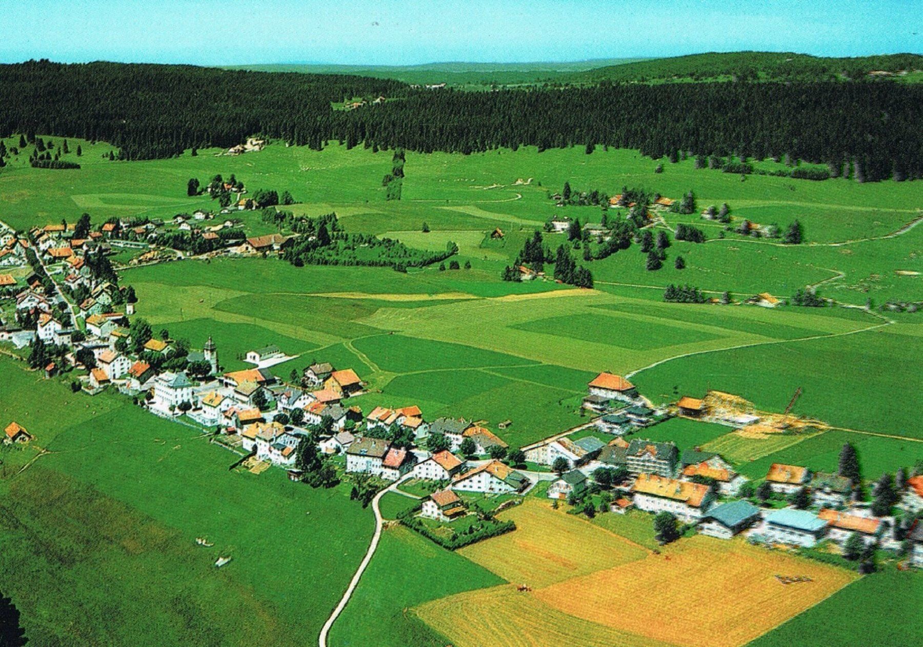 Cartoline postali: L'AUBERSON, vue aérienne – Usato da Buchs AG venduto da Baerfisch