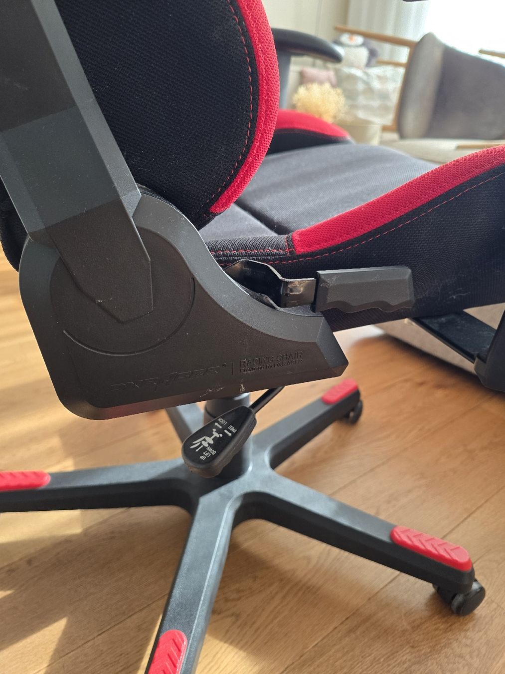 DXRacer Sedie: Gamingstuhl DXRacer schwarz/rot – Usato da Jona venduto da Raltorfer 3