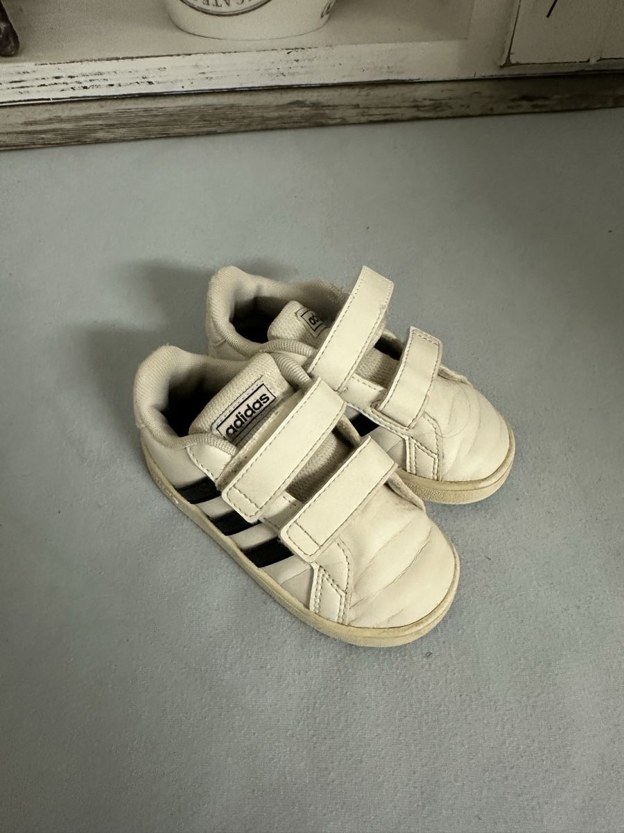 Adidas Scarpe per ragazzi: Kinderschuhe Adidas Gr. 24 – Usato da Mels venduto da pedromiguel_12