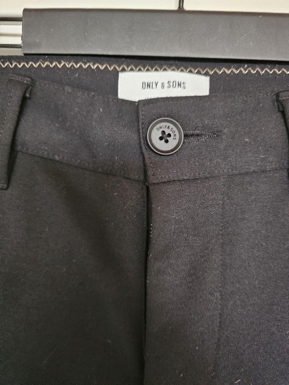 Pantaloni: Pantalon Chino noir Only & Sons – Usato da Monthey venduto da gae_22w9 1