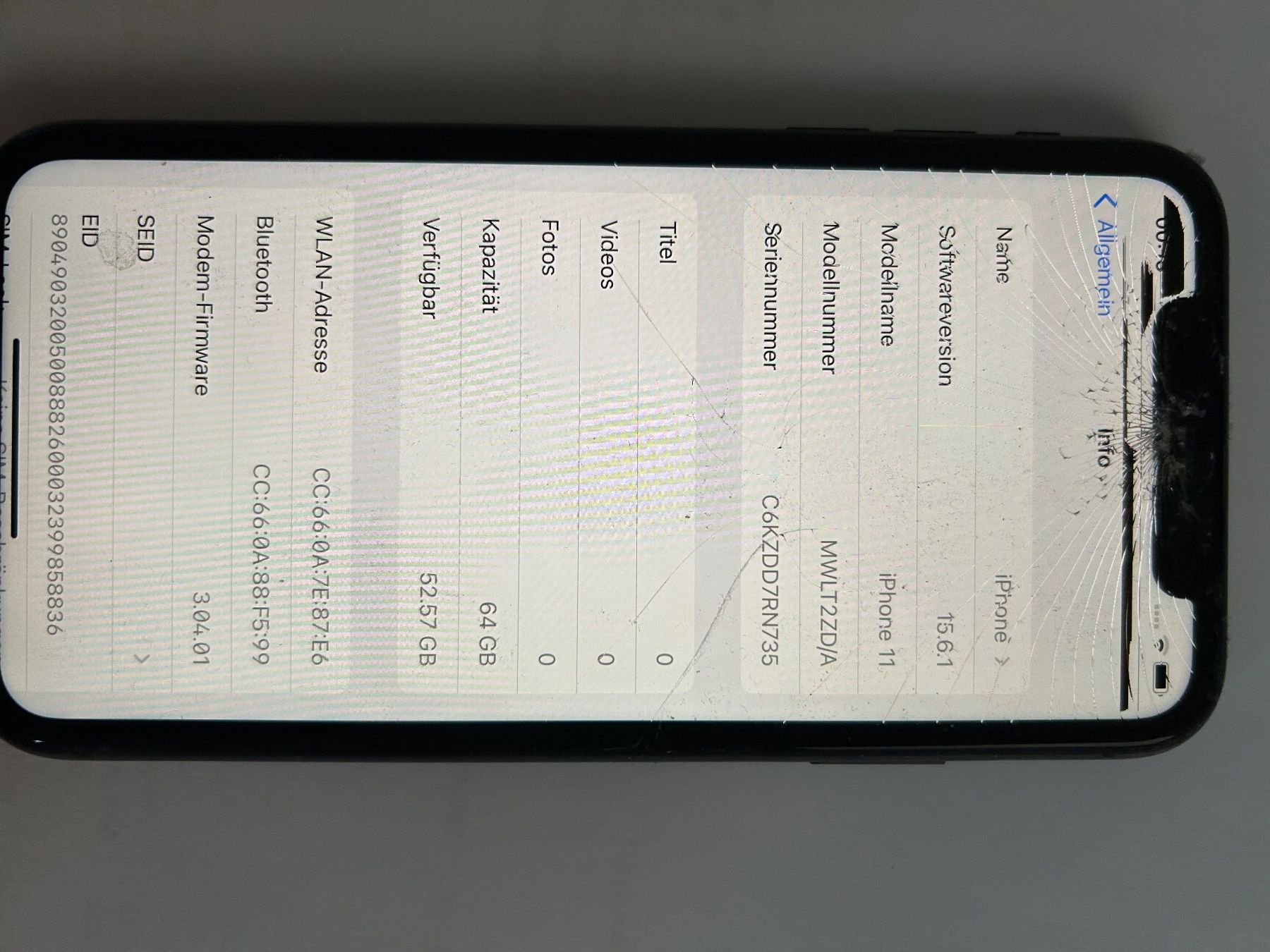Apple Portables: iPhone 11 64 GB Display defekt – Défectueux à Sennhof par herz40 2