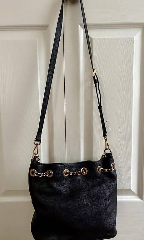Borse da donna: MK Handtasche Leder schwarz Michael Kors – Usato da Tobel venduto da Streetfroggy 3