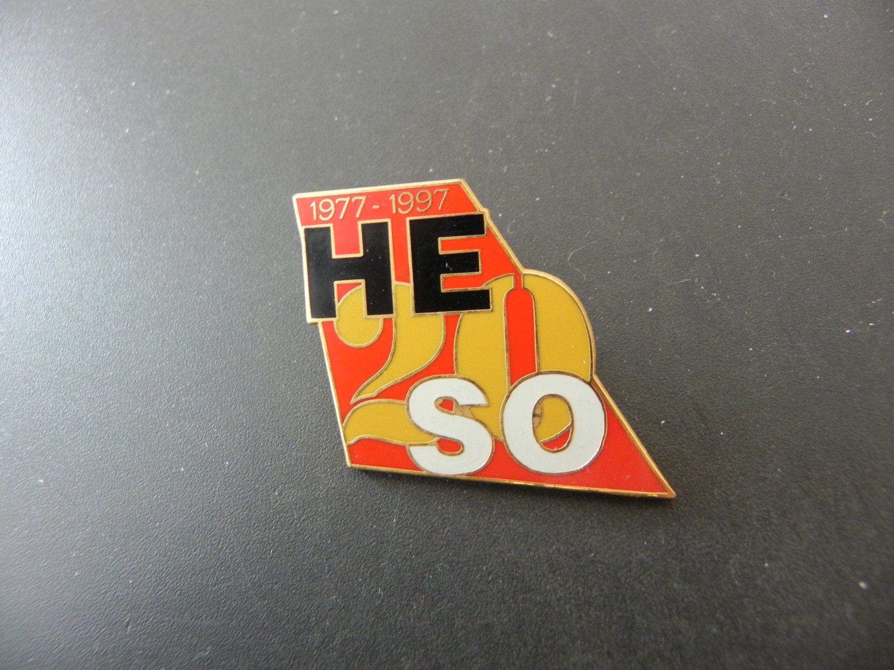 Broschen & Nadeln: Abzeichen Herbstmesse HESO Solothurn 1997 – Gebraucht aus Biel/Bienne von Gogolozi