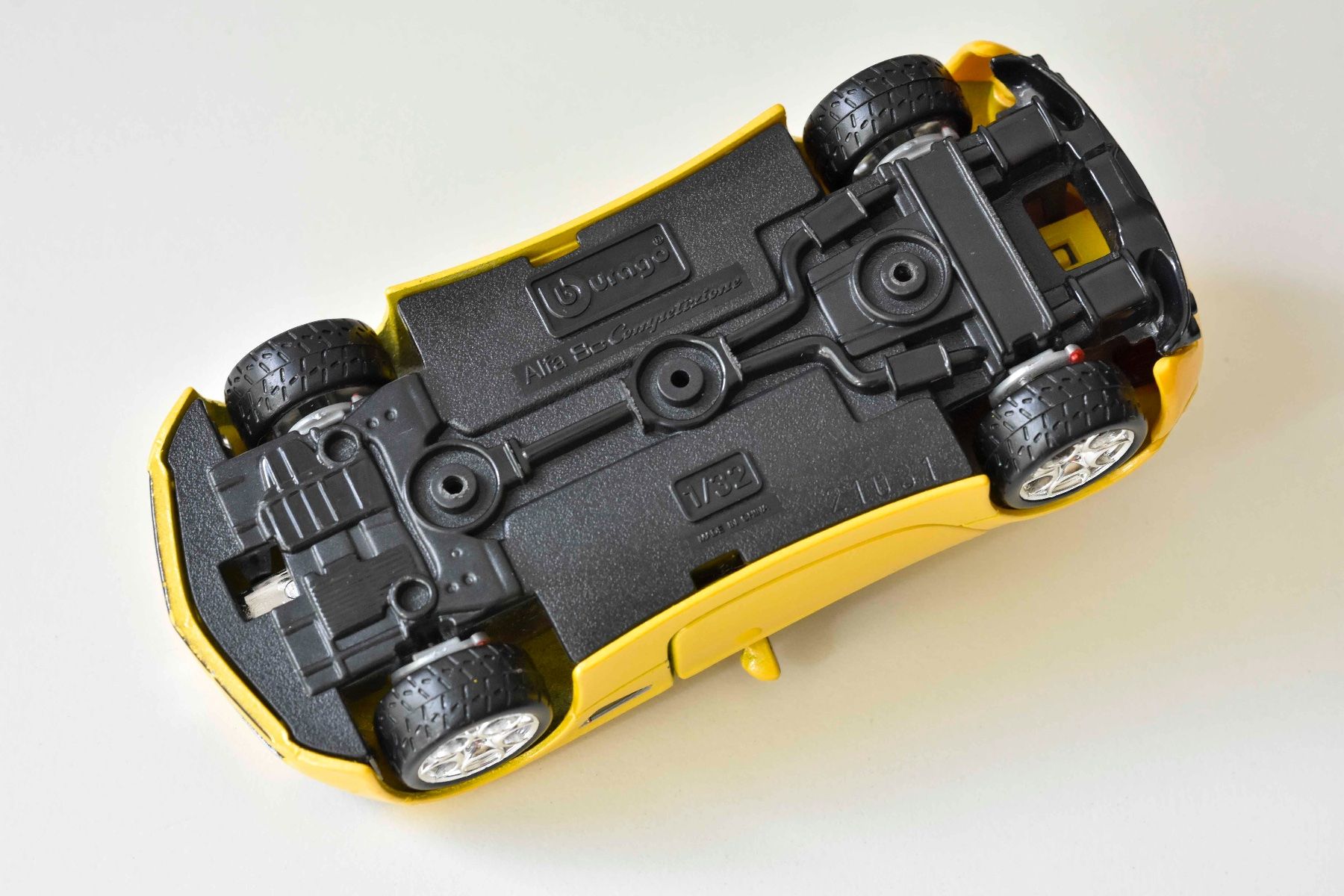 Alfa Romeo Modellini d'auto: Alfa 8c Competizione Modellauto – Usato da Schwerzenbach venduto da floridan 4