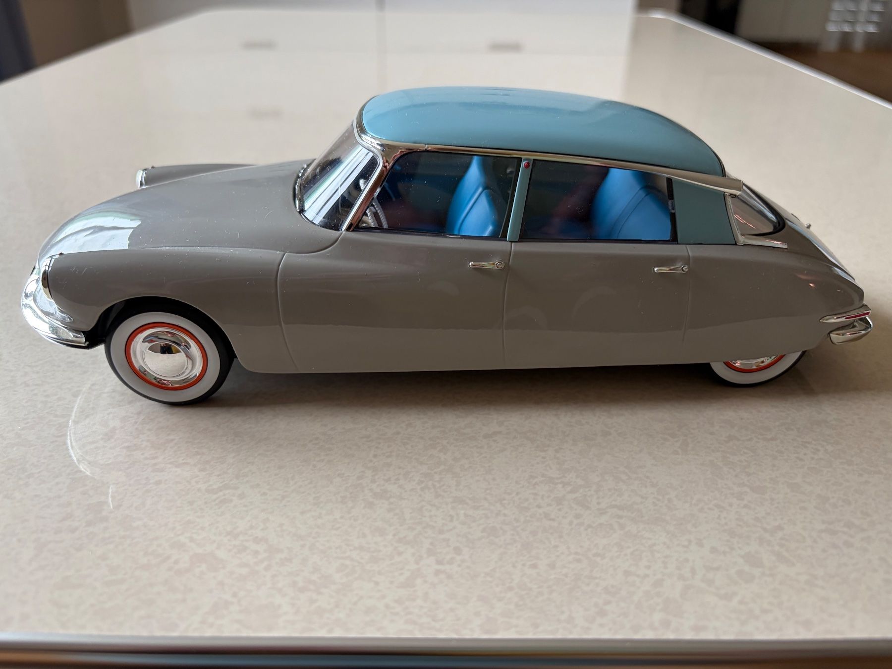 Citroën Modellini d'auto: Citroen DS Modellauto 1:18 – Usato da Fehraltorf venduto da jnhagmann