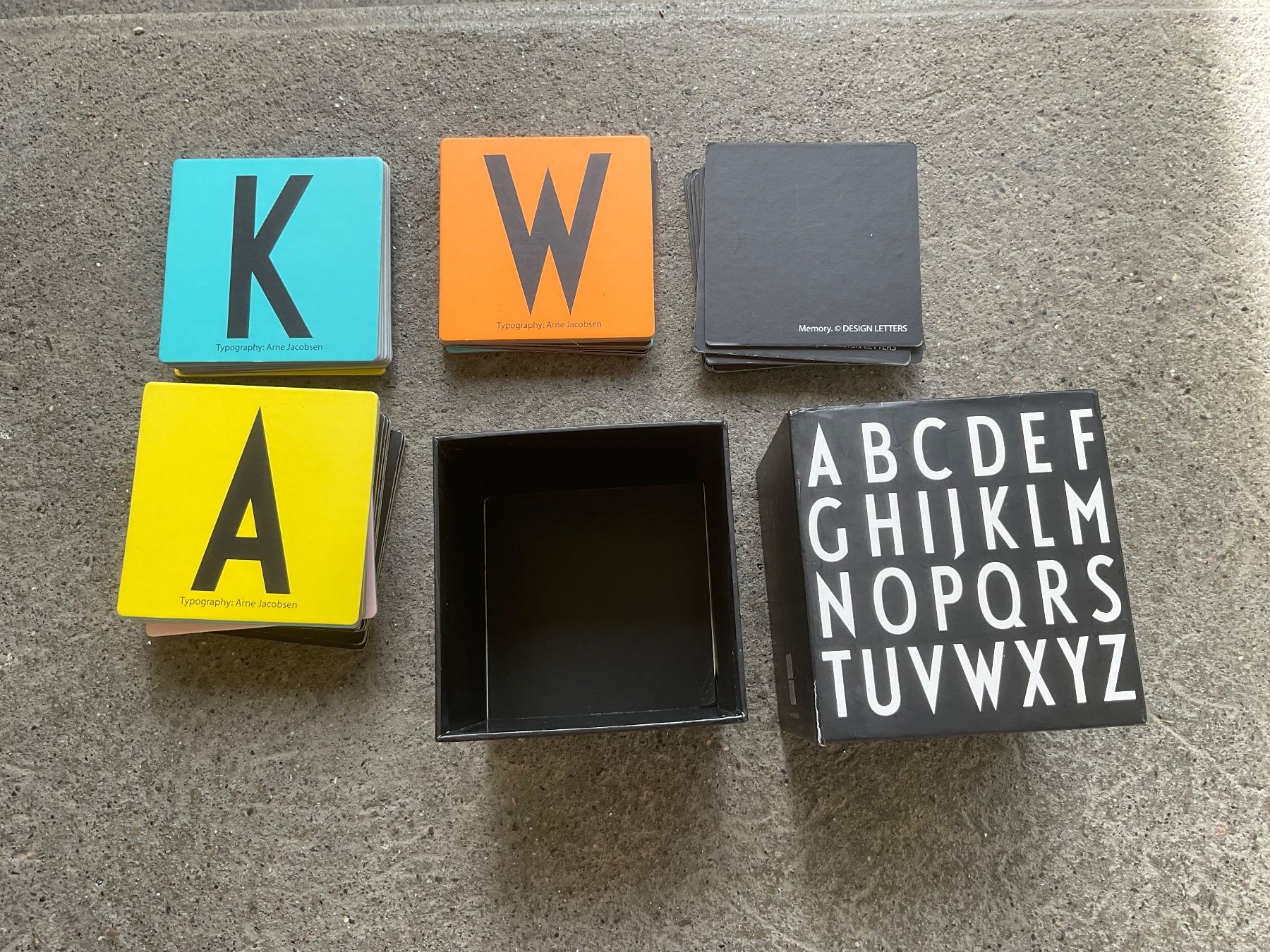 Giochi: Memory Design Letters Arne Jacobson Spiel VERSAND 10.- – Nuovo (secondo la descrizione) da Aarau venduto da Schnabeltier01