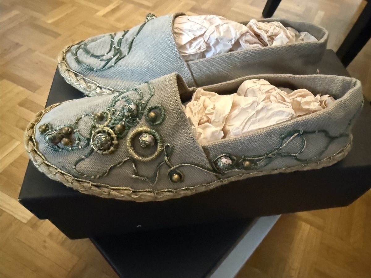 Scarpe da donna: Espadrilles artisanales brodées et perlées – Nuovo (secondo la descrizione) da Neuchâtel venduto da ass_gdc7 4