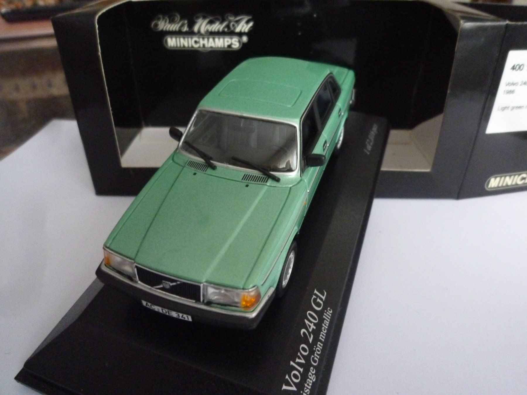 Volvo Modellini d'auto: Volvo 240 GL (1986) – Nuovo e nell'imballaggio originale da Flawil venduto da Imperiosud 2
