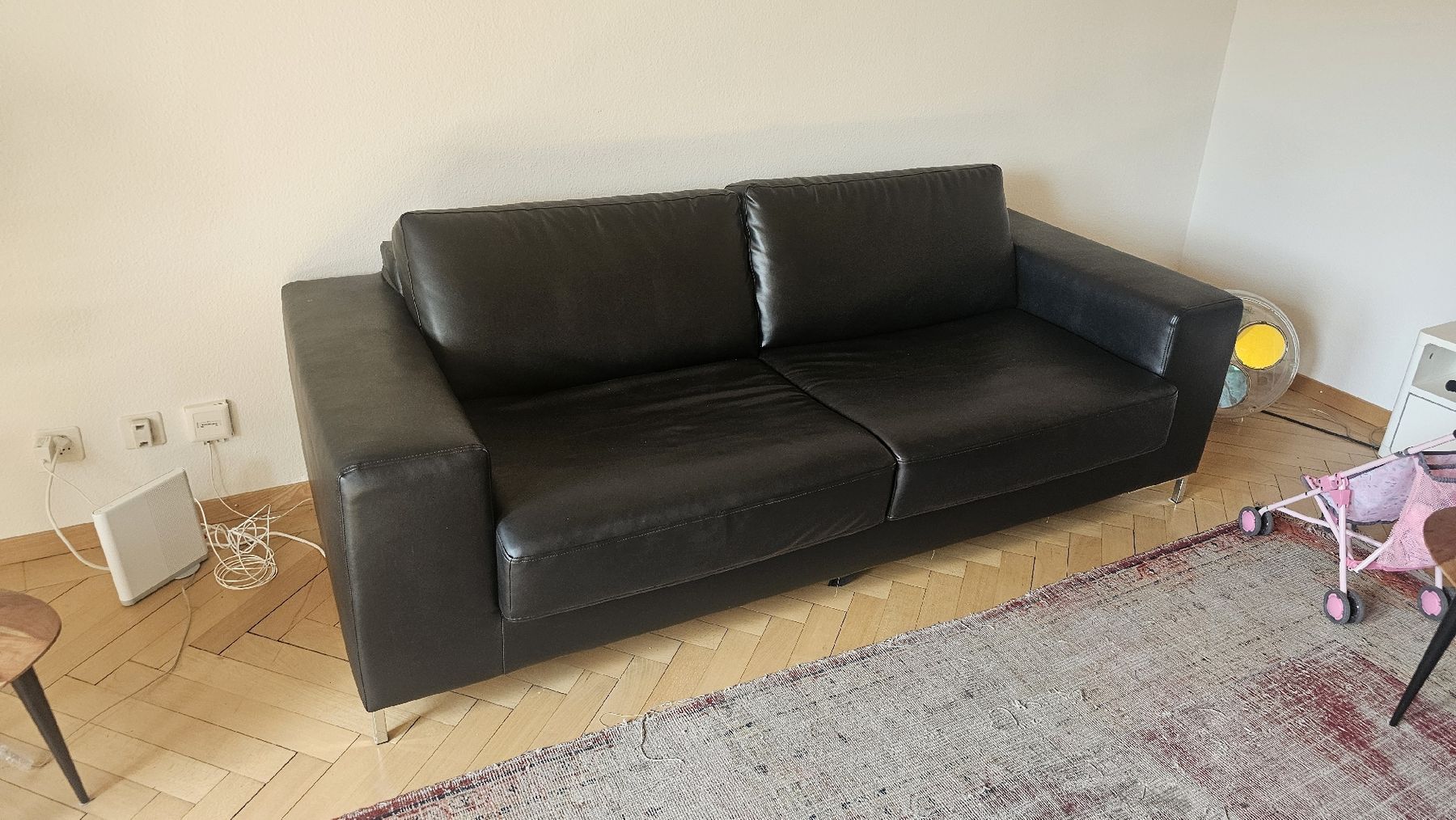 Sofas: Schlafsofa aus Kunstleder schwarz mit Bettfunktion – Gebraucht aus Zürich von Swaussie23 1