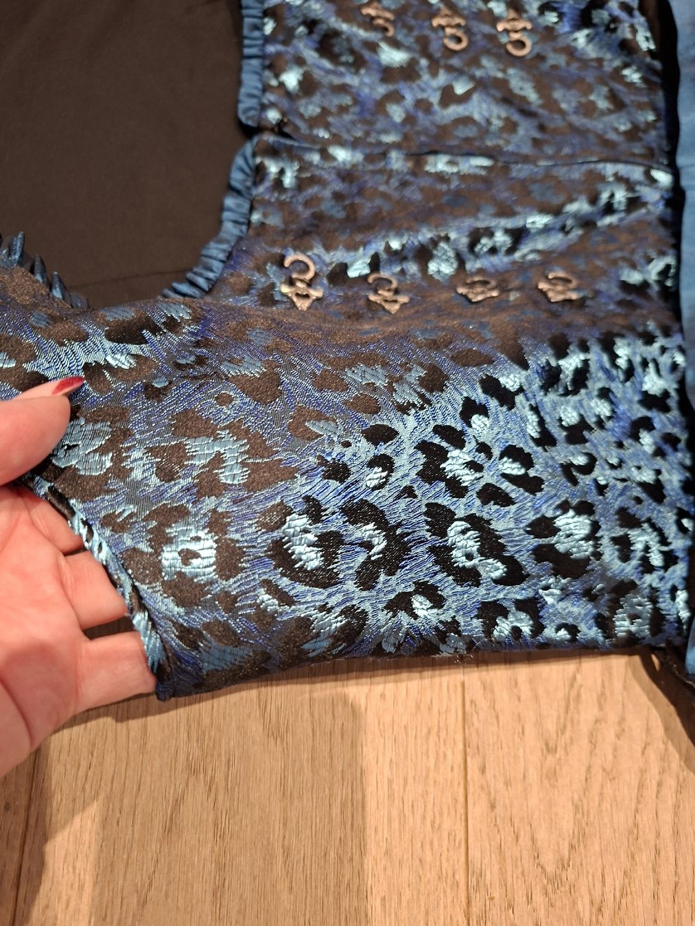 Costumes: Dirndl Leoprint blau 46 – Neuf (Voir description) à Meinisberg par Destiny1972 3