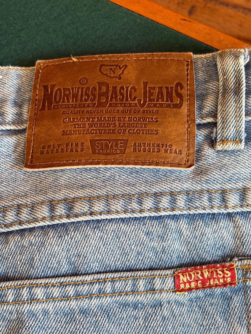 Jeans: VINTAGE NORWISS BASIC JEANS mit hoher Taille  Größe 44 – Usato da Interlaken venduto da Bona55 7