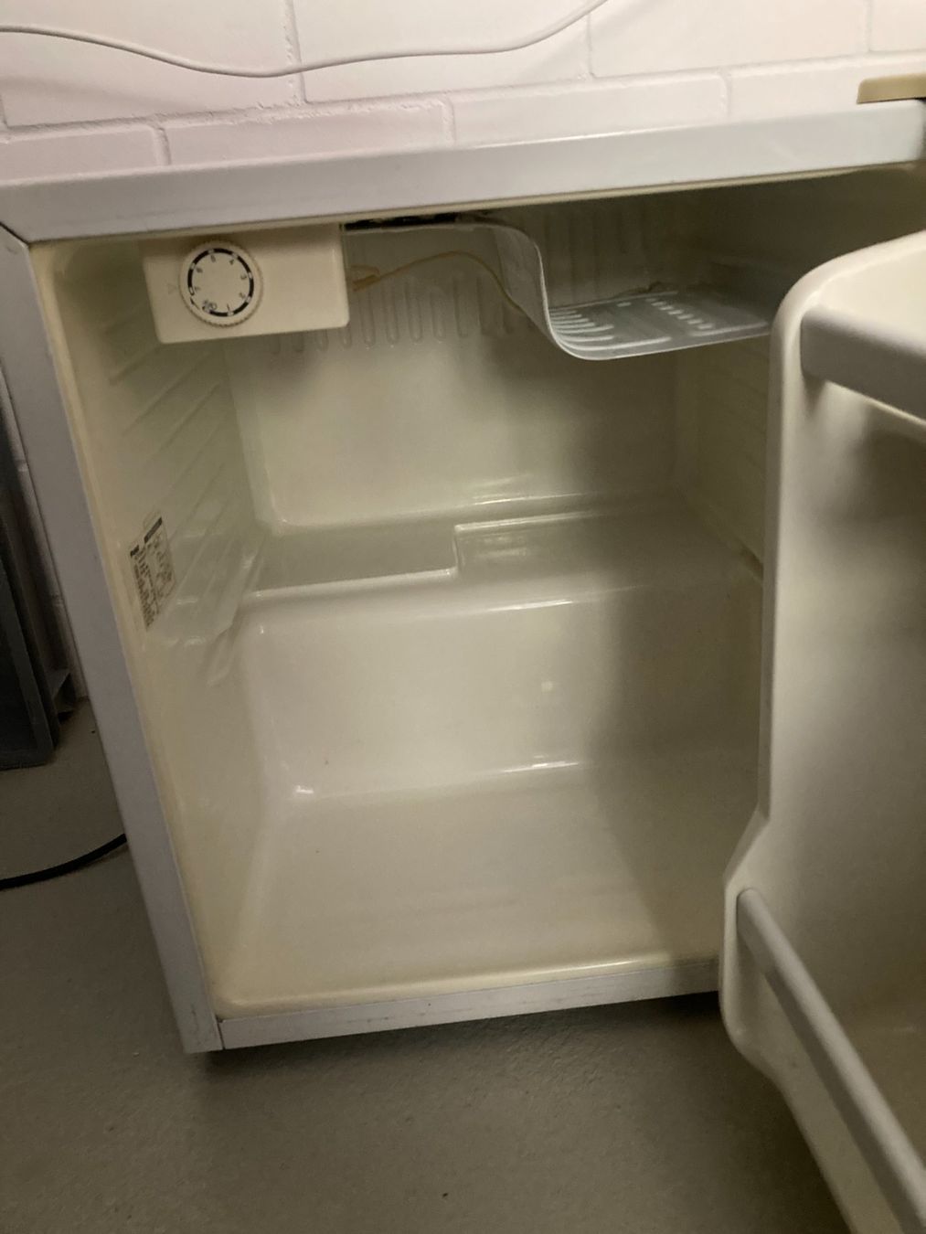 Novamatic Frigoriferi: Novamatic KS060.1-Ra4 Kühlschrank – Usato da Seuzach venduto da rotor82 3