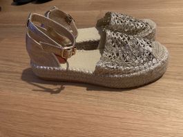Goldige Sandalen, Gr. 41, NEU
