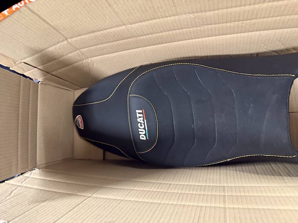 Toutes les pièces détachées moto: Selle Ducati Monster  – D'occasion à Lyss par Peppino12 2