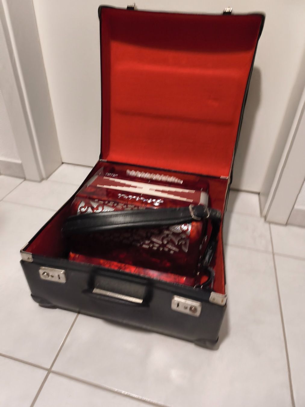 Strumenti musicali: Akkordeon chromatisch – Usato da Münchwilen TG venduto da PPELF 1