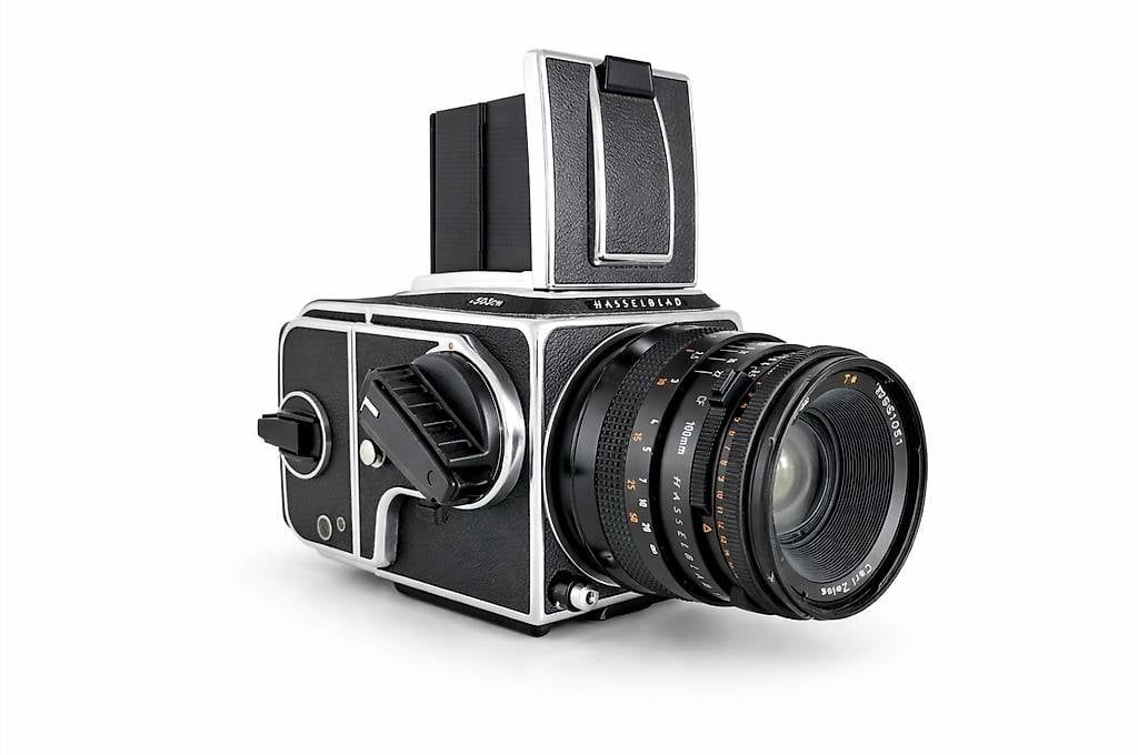 Fotocamera: Hasselblad 503cw + chargeur film + objectif  – Usato da Villars-sur-Glâne venduto da scala-x