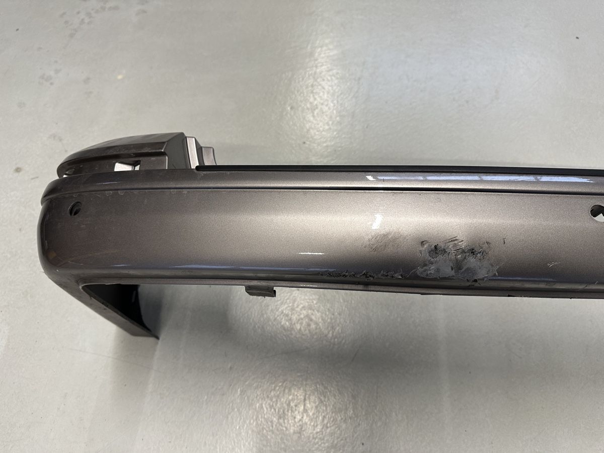 Volkswagen Tutti pezzi di ricambio auto: VW T6.1 Stossstange hinten – Usato da Alpnach-Dorf venduto da Skai0 5