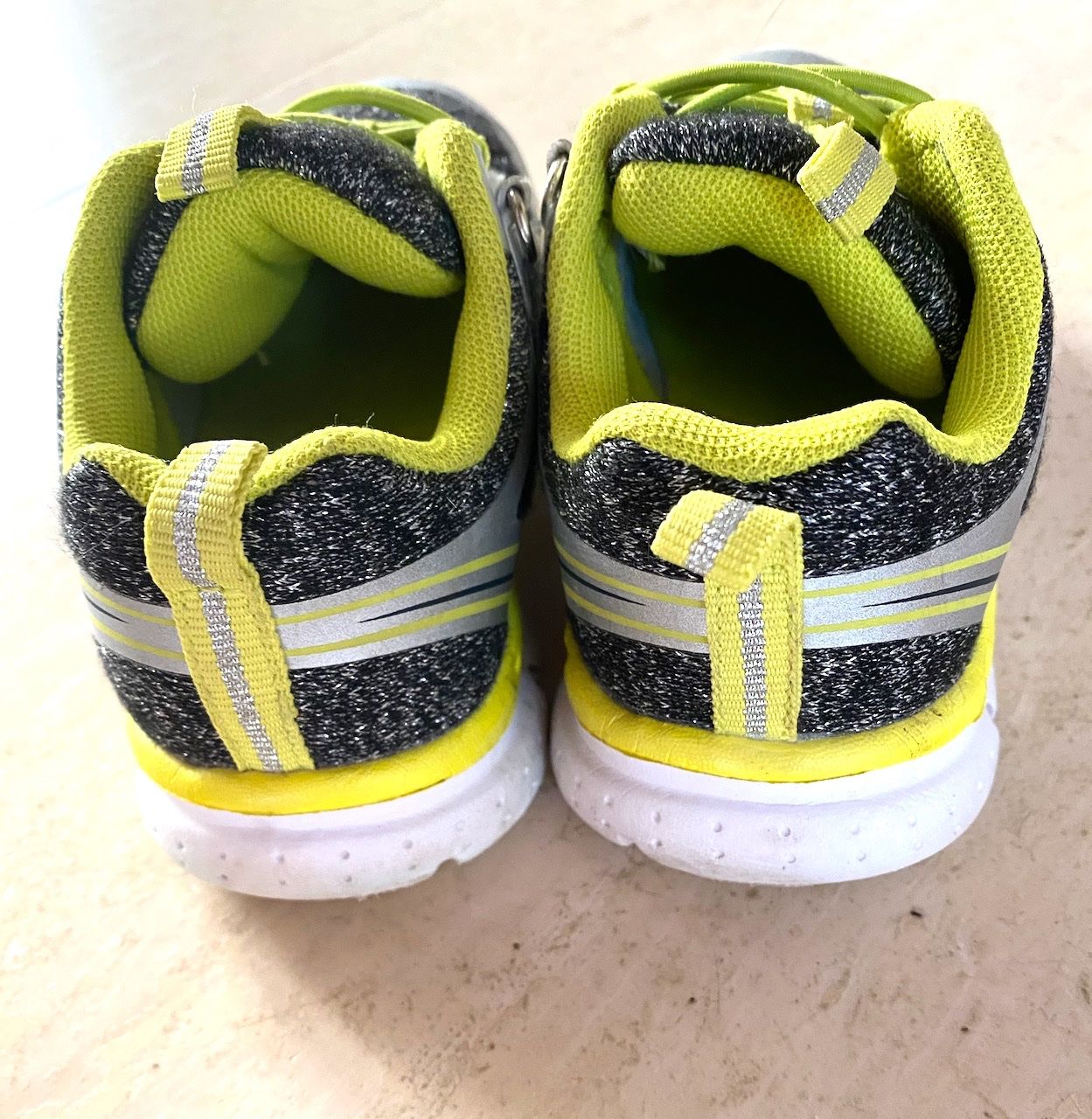 Skechers Schuhe für Jungen: Turnschuhe, federleicht in Gr. 26 – Gebraucht aus Uster von ros_pym8 2