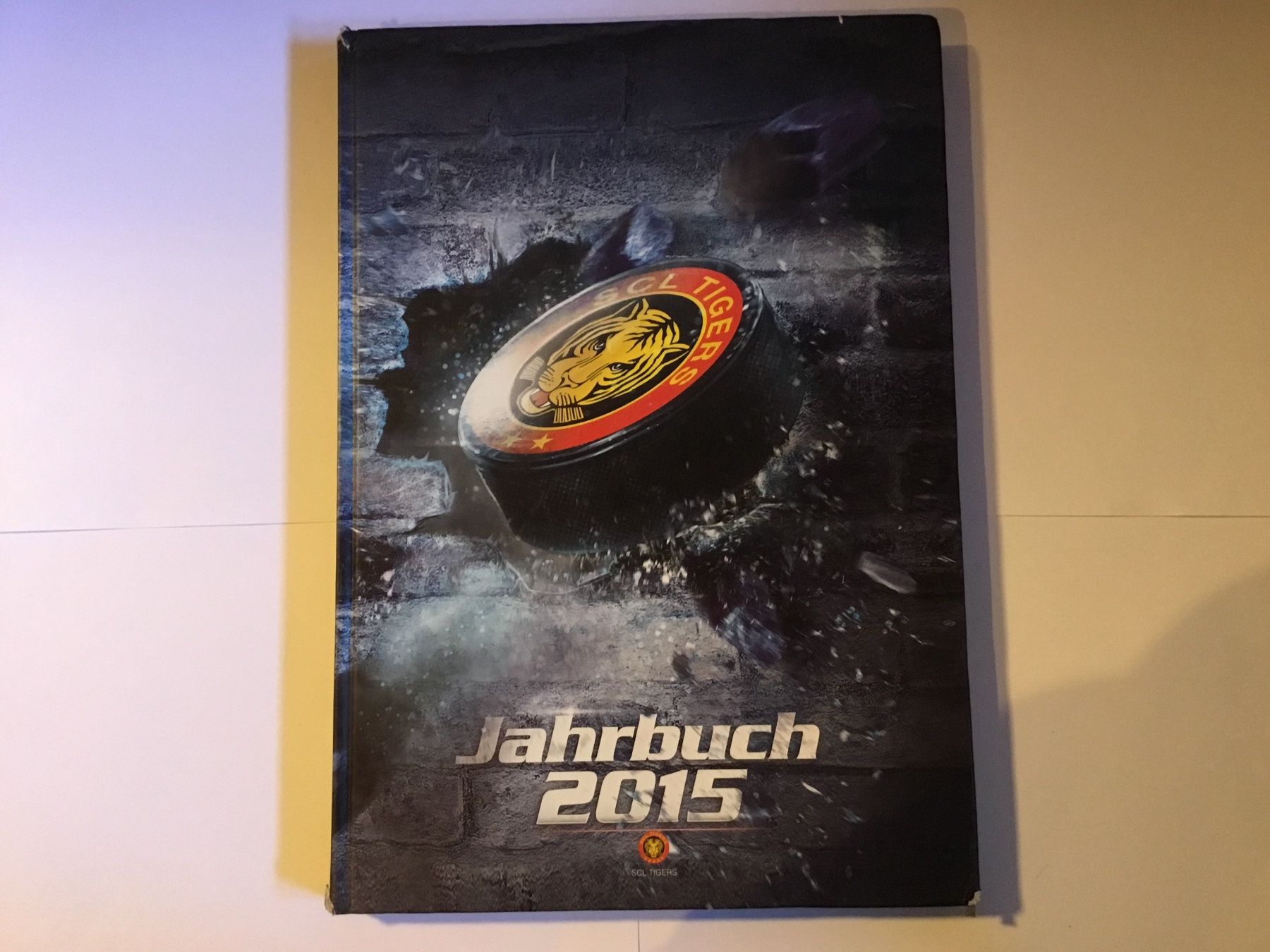 Libri: SCL Tigers Jahresbuch 2015 – Usato da Bärau venduto da sphb.hs4ea