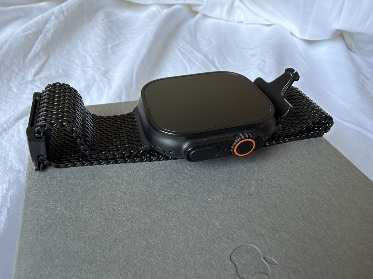 Apple Smartwatch: Apple Watch Ultra 3 Titanium Milanese Nero – Gebraucht aus Arosio von Bike-Nature-Velo 2