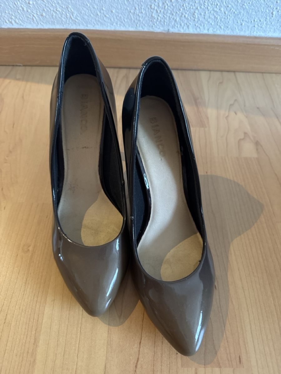 Damenschuhe: Bianco Pumps Lackoptik braun – Gebraucht aus Degersheim von wul_5vdb