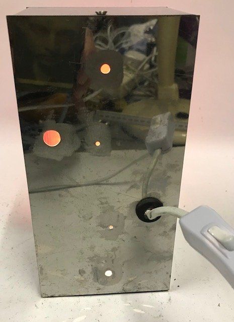 Lampen: Leuchtbuchstabe I rotes Plexiglas mit verchromtem Gehäuse – Gebraucht aus Zürich von gigimai67 9