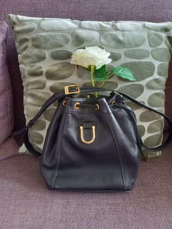 Wunderschöne courreges paris Leder-Beutelumhängetasche