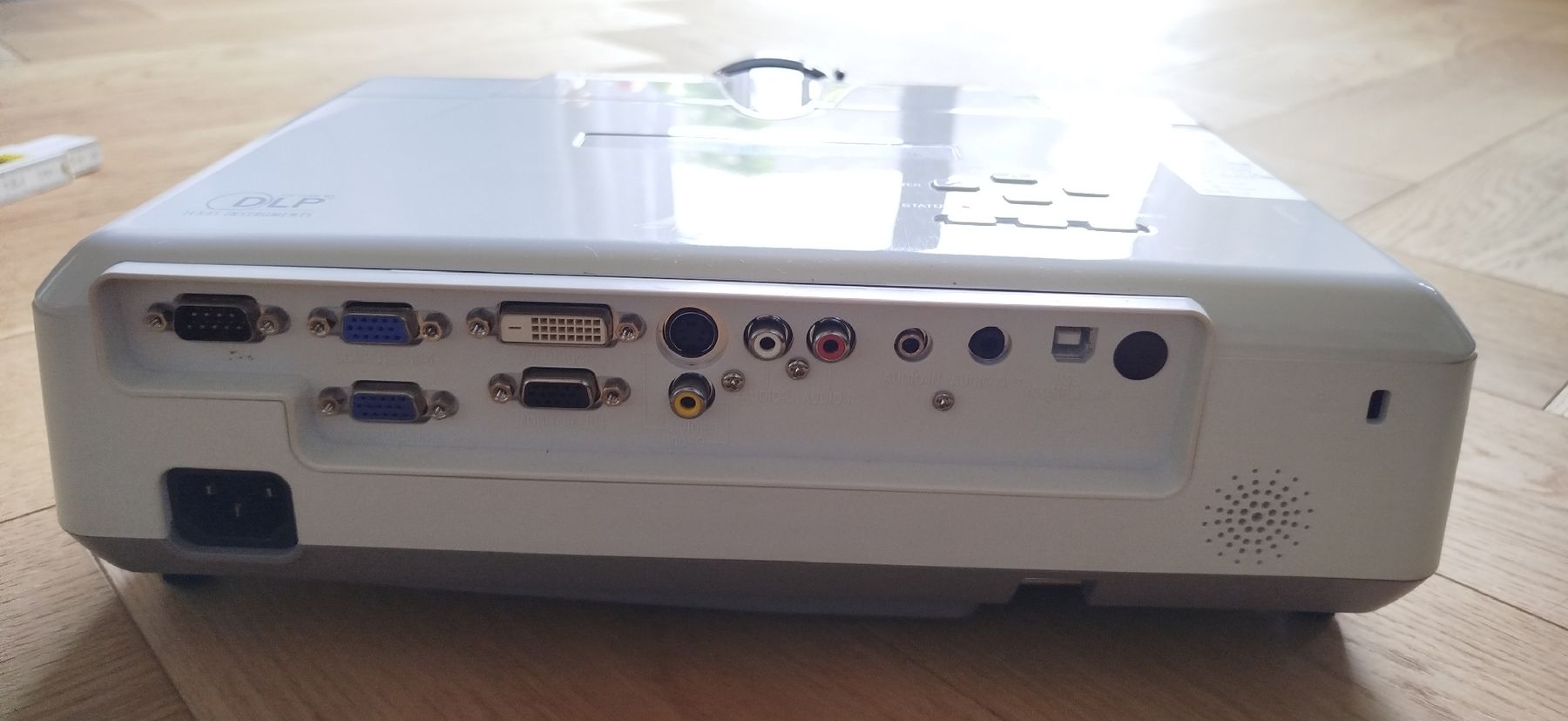 Mitsubishi Proiettori: Mitsubishi WD510U Projektor Beamer – Difettoso da Ipsach venduto da charliez 2